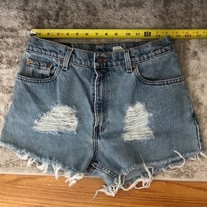 VINTAGE Levi’s high rise shorts!
